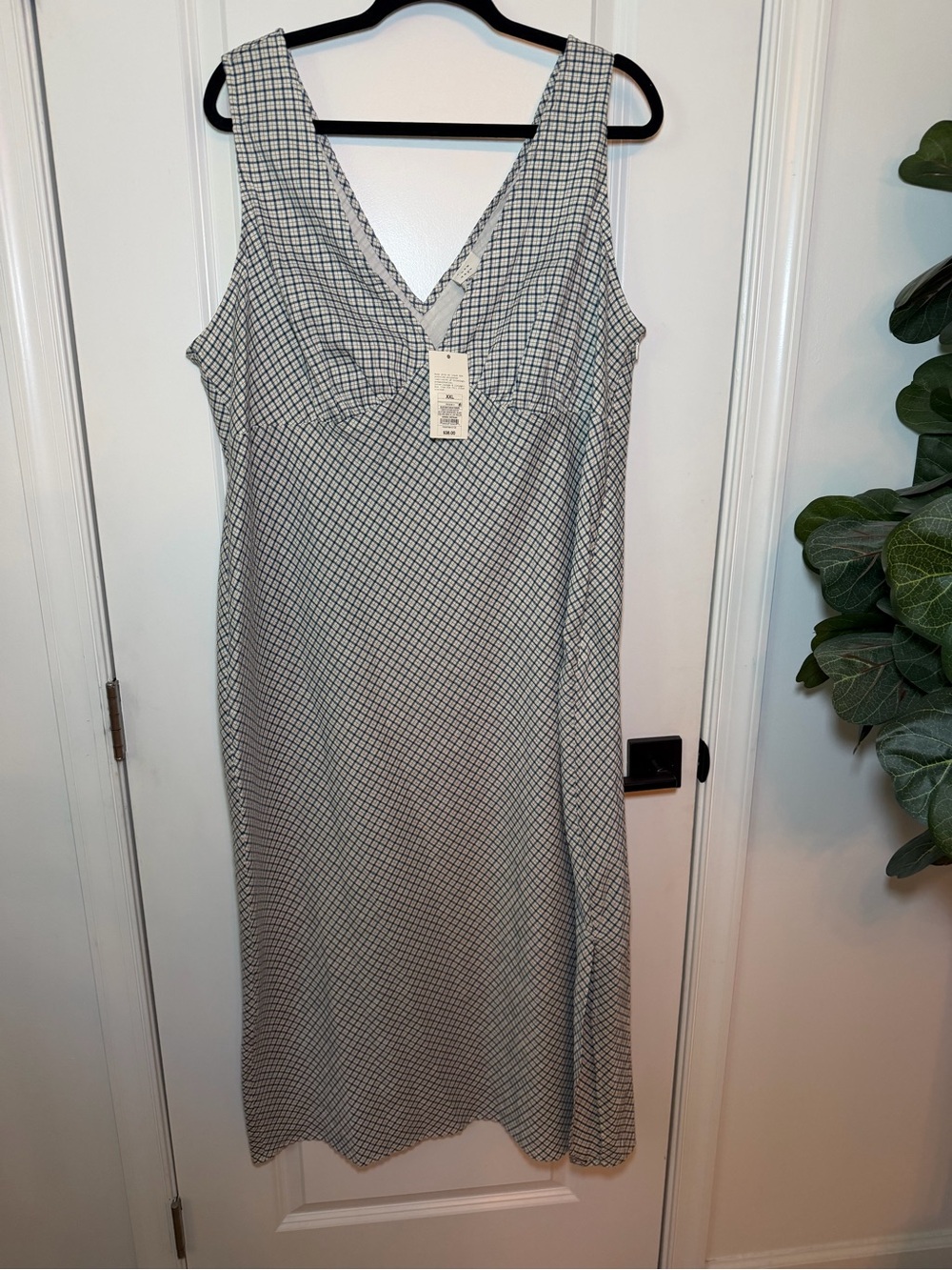 a new day Black & White Sleeveless V-Neck Check Midi Dress